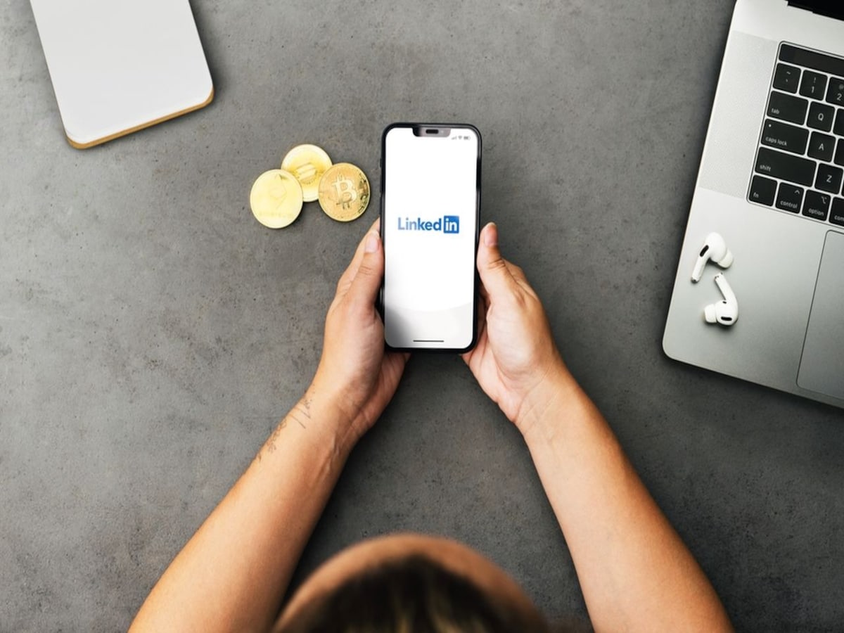 Crypto scammers using LinkedIn to target victims, warns FBI - CNBC TV18
