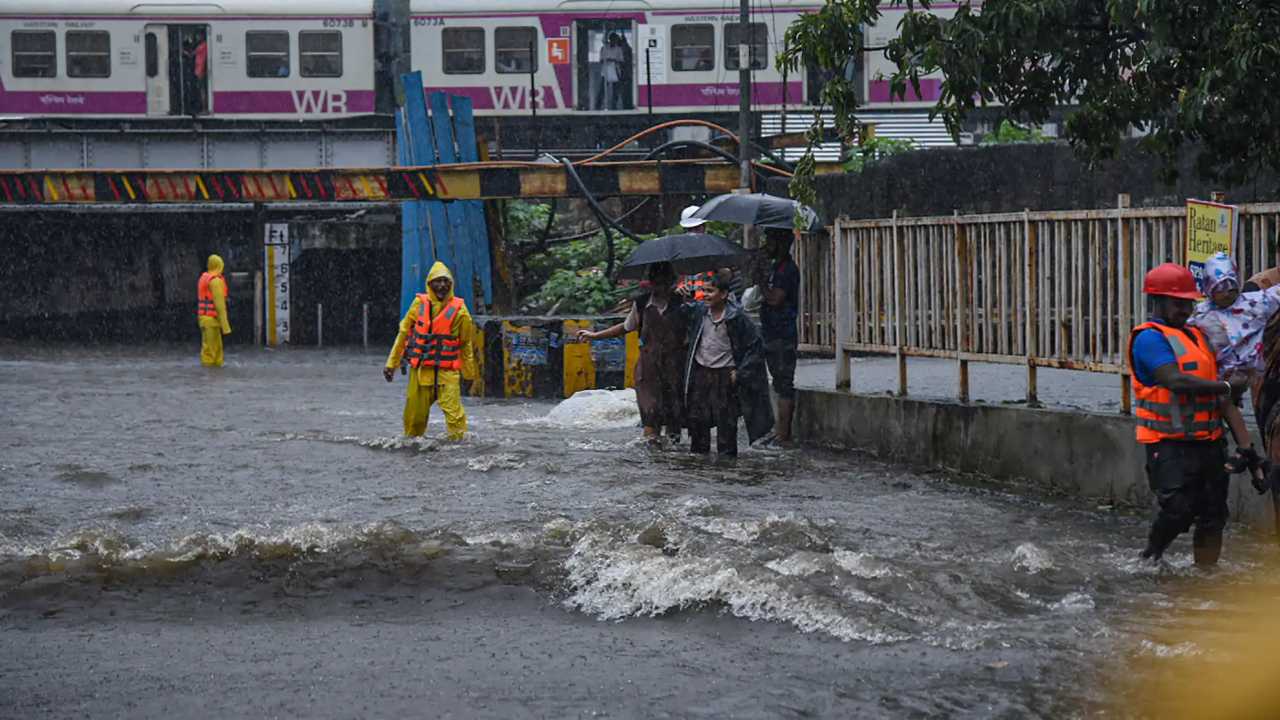 India Weather Live Updates: Orange Alert In Mumbai; 3 Dead In Karnataka ...