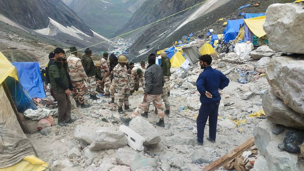 Amarnath Yatra Live Updates Death Toll Rises To 16 15 000 Stranded Pilgrims Evacuated But 40