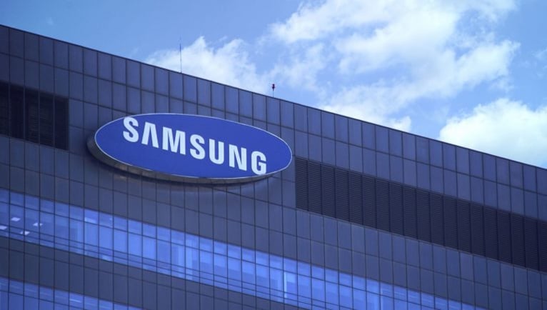 Samsung sells over 12 lakh smartphones worth Rs 1,000 cr on Day 1 of online festive sales