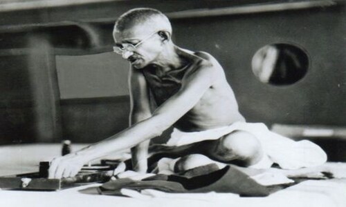 On This Day: Mahatma Gandhi's hunger strike against caste separation laws; General Motors founded and more