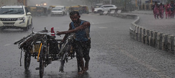 Delhi wakes up to cloudy weather, schools shut in parts of Uttarakhand | Heavy rainfall alert in these states