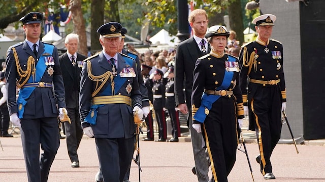 Royal Execcursion Queen Elizabeth II's final journey: Royal procession from Buckingham ...