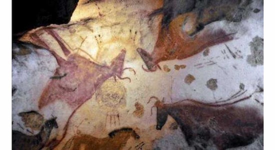 1940: Four teenage boys stumbled upon 1,500 engravings and 600 paintings from prehistoric ages on the walls of the Lascaux cave in Montignac, France. (CreditL Phy.org)