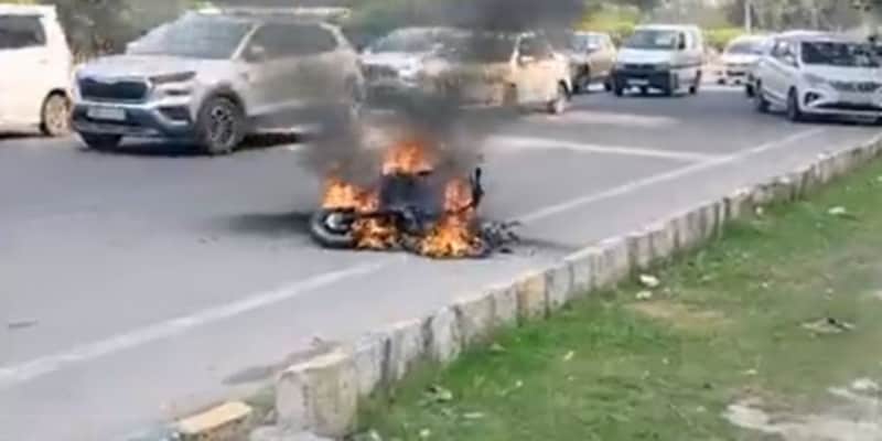 Delivery associate in Noida ditches e-scooter mid-ride as it catches fire
