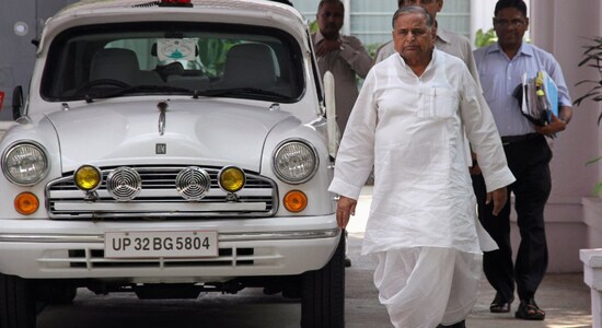 Mulayam Singh Yadav also had to endure a family fued during his slifetime. 