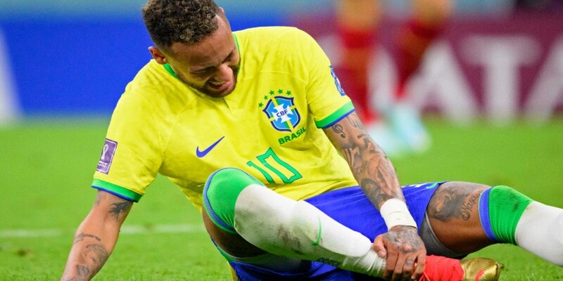 Neymar picks up an ankle injury in Brazil's match against Serbia