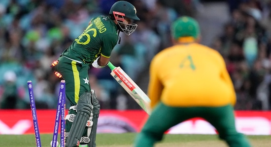 South Africa started the match on right note as Wayne Parnell castled Mohammad Rizwan just in the first over. Rizwan walked back on 4 with Pakistan score reading 4/1. (Image: AP)