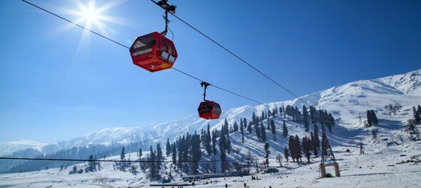 Gulmarg's snow-capped beauty draws tourists as white meadows call