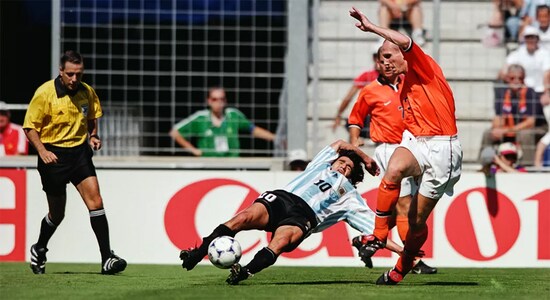 4 July 1998, Netherlands 2 - 1 Argentina | The third meeting between the two came 20 years after the 1978 final. In 1998, Argentina and the Netherlands met in the quarter-finals of the 1998 FIFA World Cup in France. Under the management of Guus Hiddink, the Dutch drew first blood courtesy of a goal from Patrick Kluviert after just 12 minutes. The game was level five minutes later when Claudio Lopez scored the equalizer. A dramatic Dennis Bergkamp strike in the final minute of regulation time sent the Flying Dutchmen into the semi-finals, dumping La Albiceleste out of the competition. 4 July 1998, Netherlands 2 - 1 Argentina | The third meeting between the two came 20 years after the 1978 final. In 1998, Argentina and the Netherlands met in the quarter-finals of the 1998 FIFA World Cup in France. Under the management of Guus Hiddink, the Dutch drew first blood courtesy of a goal from Patrick Kluviert after just 12 minutes. The game was level five minutes later when Claudio Lopez scored the equalizer. A dramatic Dennis Bergkamp strike in the final minute of regulation time sent the Flying Dutchmen into the semi-finals, dumping La Albiceleste out of the competition.