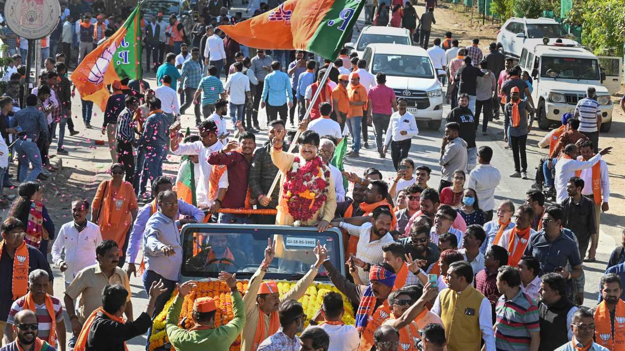 In Pics: BJP Workers Celebrate Epic Gujarat Win Across Country - CNBC TV18