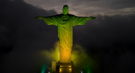 Christ the Redeemer statue is illuminated in the colors of the Brazilian national flag to honor late football legend Pele, in Rio de Janeiro, Brazil (Image: AP)