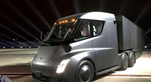 Watch timelapse video of Tesla Semi truck covering 500 miles on a single charge