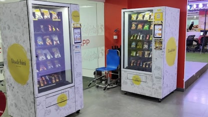 Chips & colas? These smart vending machines dish out fresh samosas and more Chips & colas? These smart vending machines dish out fresh samosas and more