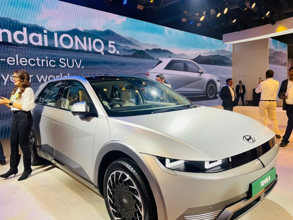 Auto Expo 2023 Hyundais Second Ev Ioniq 5 Unveiled By Pathaan Star Shah Rukh Khan 