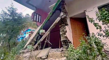 Chamoli: A collapsed portion of a house at Bahuguna Nagar area in Karnaprayag, in Chamoli district, Thursday, Jan. 12, 2023. After Joshimath, cracks appeared in houses in Karnaprayag of Chamoli district. (PTI Photo)(PTI01_12_2023_000069B)