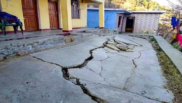 Joshimath: Cracks appear at a house due to landslides at Joshimath in Chamoli district of Uttarakhand, Saturday, Jan. 7 , 2023. Uttarakhand Chief Minister Pushkar Singh Dhami has ordered immediate evacuation of around 600 families living in houses which have developed huge cracks and are at risk in Joshimath town which is sinking. (PTI Photo) (PTI01_07_2023_000017B)