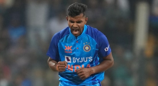IND vs SL 1st T20I Highlights: Shivam Mavi (4/22) shines on debut as IND grab victory in final ball thriller