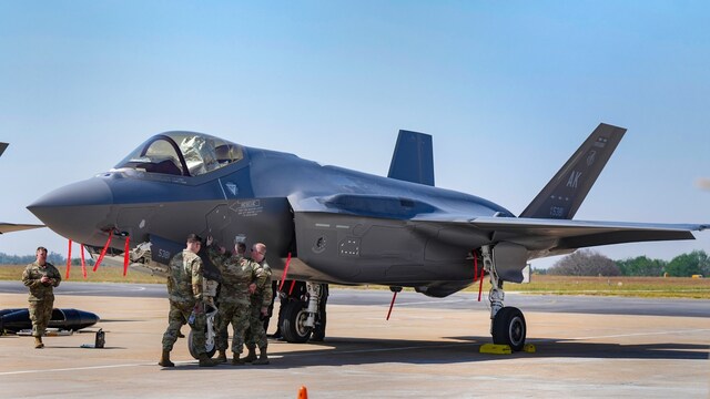 US shows off its most advance fighter jet F-35 in India’s largest ...