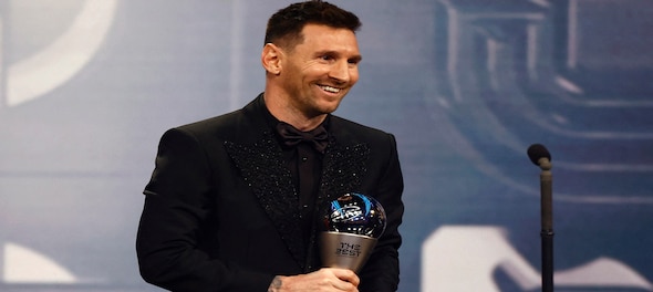 Roger Federer pens heartfelt note for Lionel Messi after footballer ...