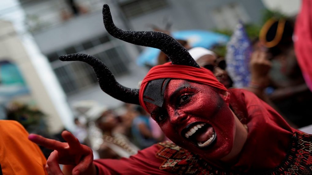 Mergulhe nas artes vibrantes e nas animadas cenas de rua do Brasil