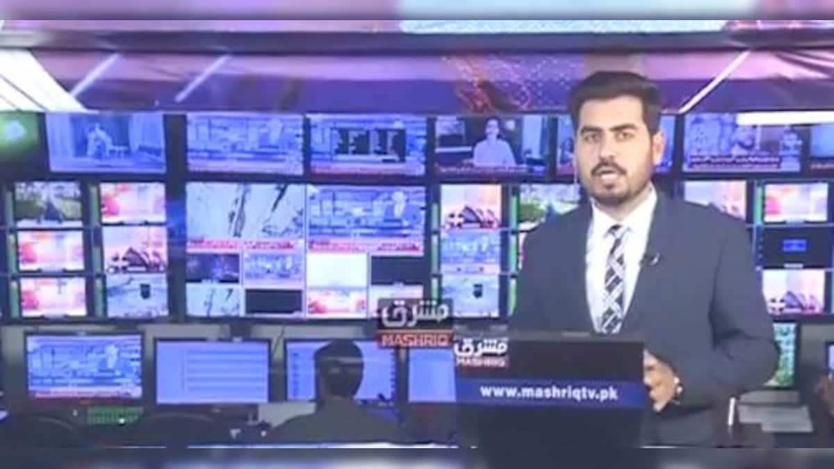 Pakistani TV journalist keeps calm amid strong tremors, continues with ...