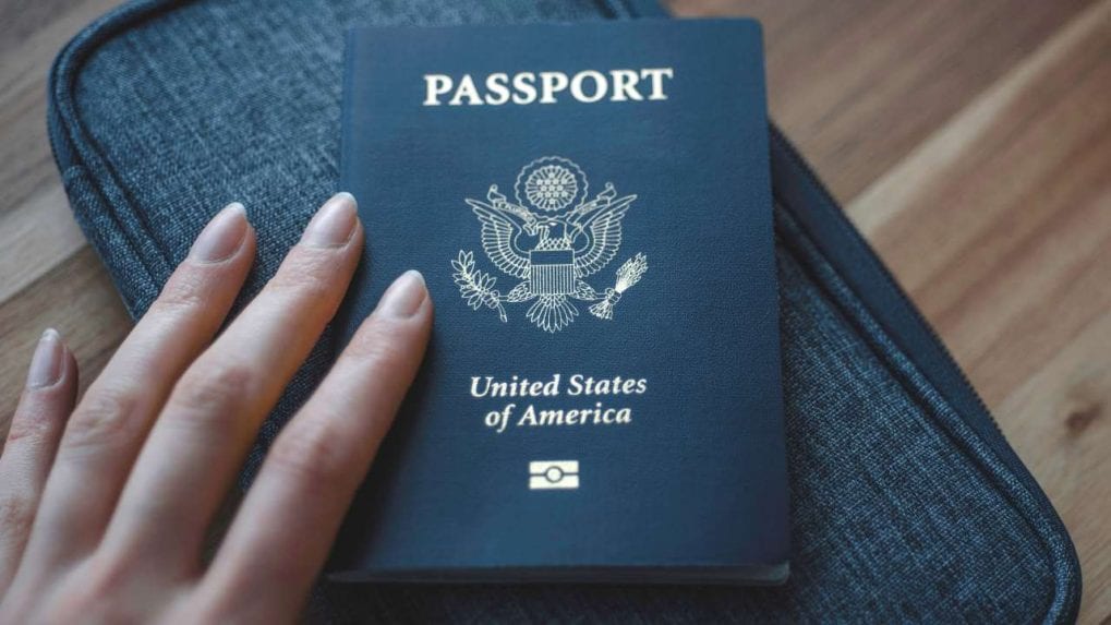 Pemegang paspor Amerika dan Inggris mungkin akan segera membutuhkan visa untuk bepergian ke Eropa