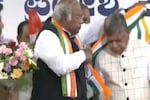 Setback for Karnataka BJP | Jagadish Shettar joins Congress, says was shocked when he was denied ticket