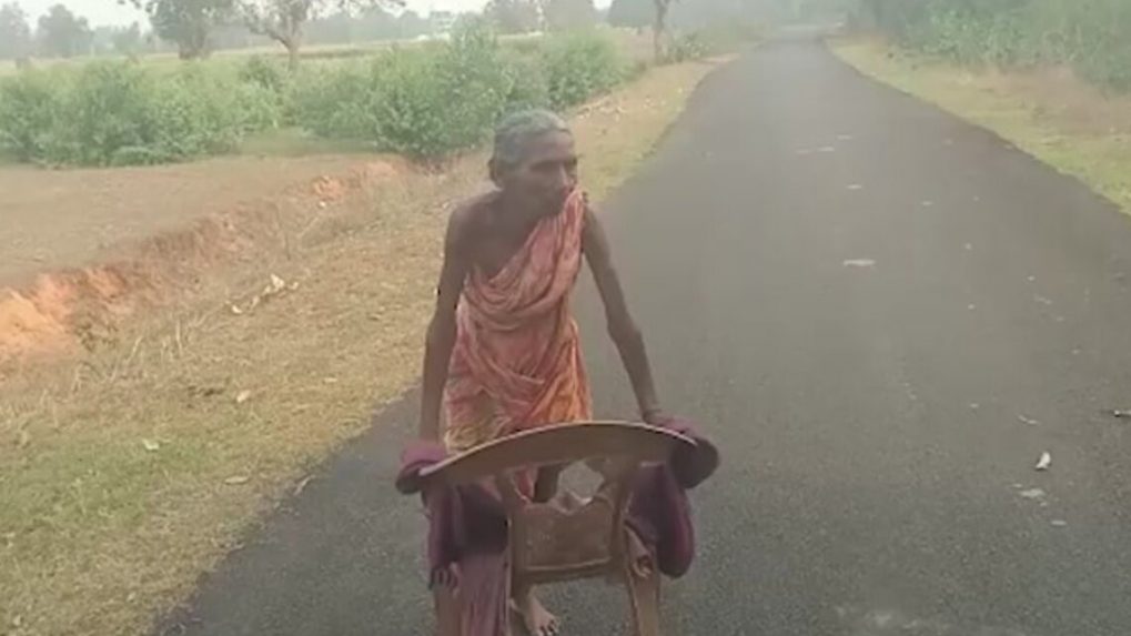 Sbi Assists Old Woman Who Walked Barefoot To Get Her Pension In Odisha 7880