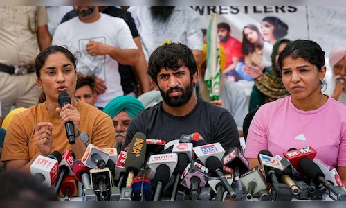 Wrestlers Bajrang Punia, Sakshee Malikkh arrive at Sports Minister Anurag Thakur's residence for talks | WATCH - CNBC TV18