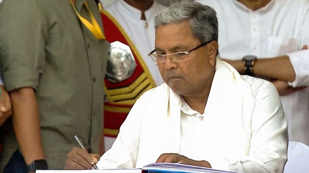 Yeddyurappa mentally disturbed if he thinks he will take oath as CM:  Siddaramaiah