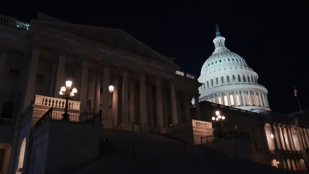 Un disegno di legge sul tetto del debito degli Stati Uniti è stato approvato dalla Camera dei rappresentanti, passando al Senato pochi giorni prima della scadenza predefinita