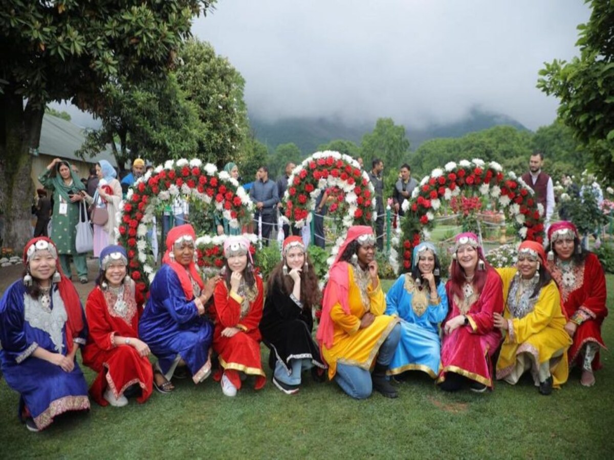 J&K: G20 Delegates enjoy scenic beauty of Kashmir, visit historic Polo View  Market in Srinagar