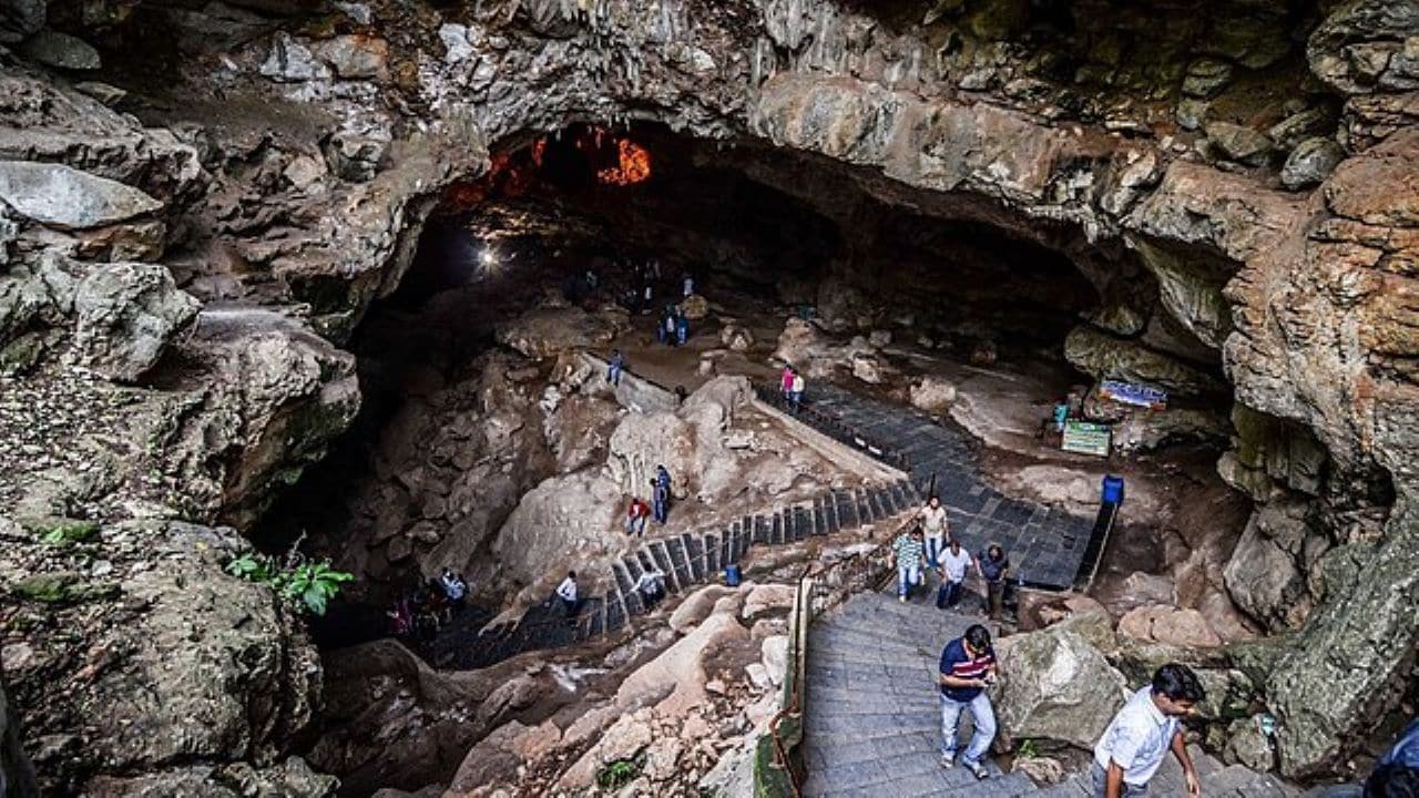 A Day Tour to Borra Caves – A Merakulous Life