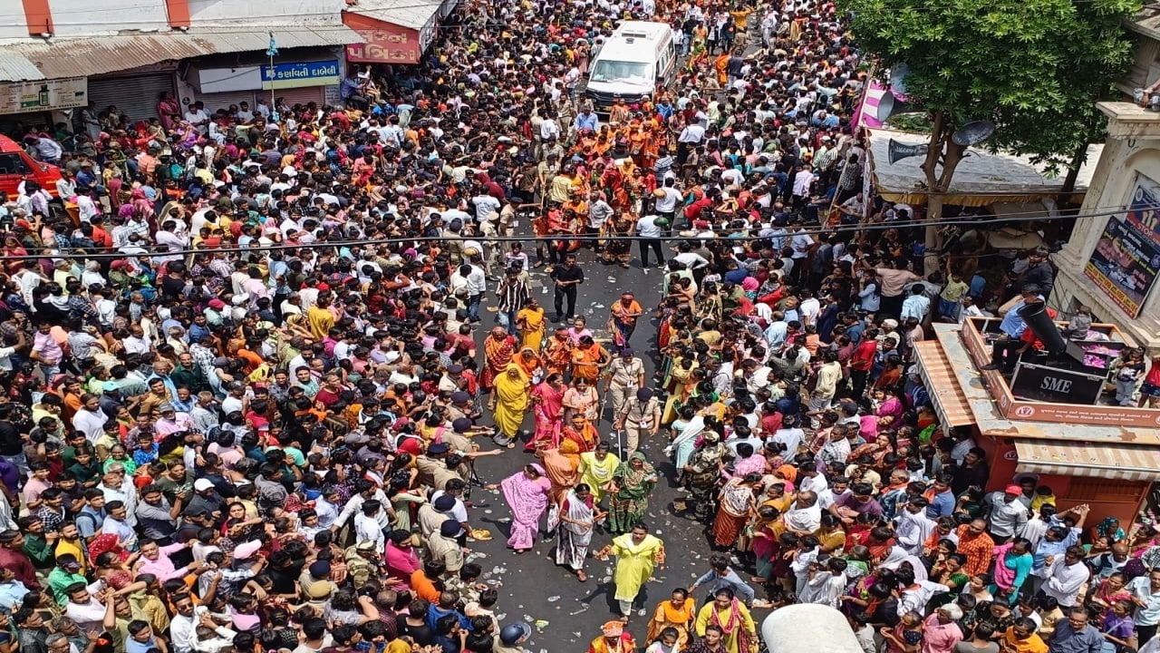 Jagannath Rath Yatra: New six-wheeled chariot, 30,000 kg mung prasad  delights devotees - CNBC TV18