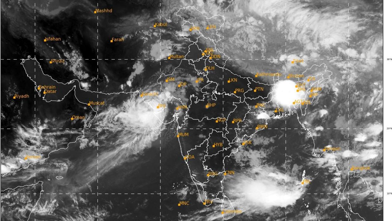 Cyclone Biparjoy Makes Landfall In Gujarat, Speed To Reduce To 75 Kph ...