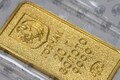 US rate cut expectations help push Gold to a record above $2,100