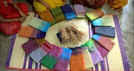 Tamil Nadu weavers present saree made from ‘poppy fiber’ to Thai Princess