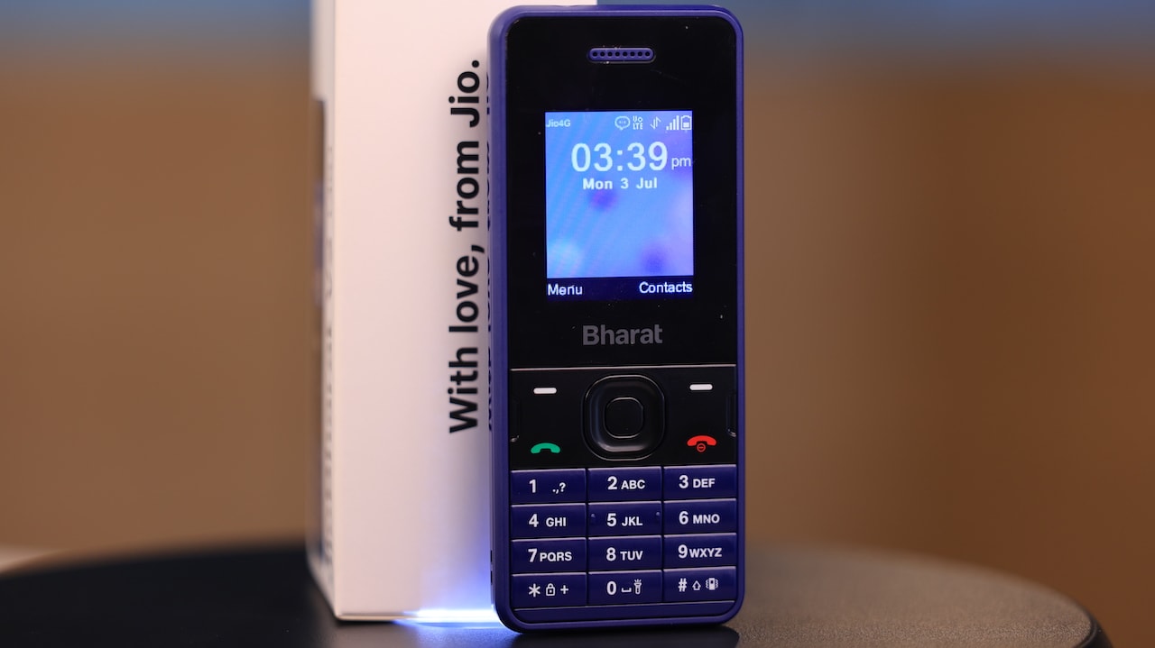 Reliance Jio launches Jio Bharat phone at Rs 999 with new tariff plan -  CNBC TV18