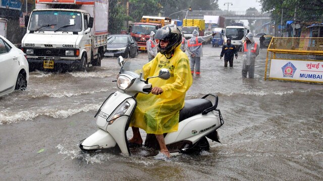 Mumbai traffic update: Heavy rains, waterlogging cause delays in local ...