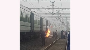 Fire erupts in battery box of Bhopal-Delhi Vande Bharat train