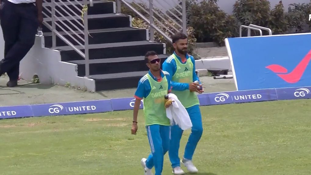 Watch Virat Kohli Turns Water Boy In The 2nd Odi Against West Indies 1541