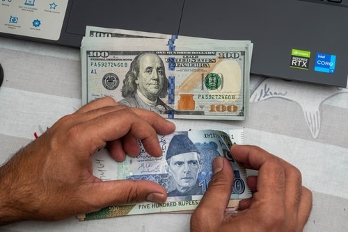 تحسين الاقتصاد الباكستاني؟  تظهر البيانات أن احتياطيات العملات الأجنبية تضاعفت في أسبوع لتصل إلى 8 مليارات دولار
