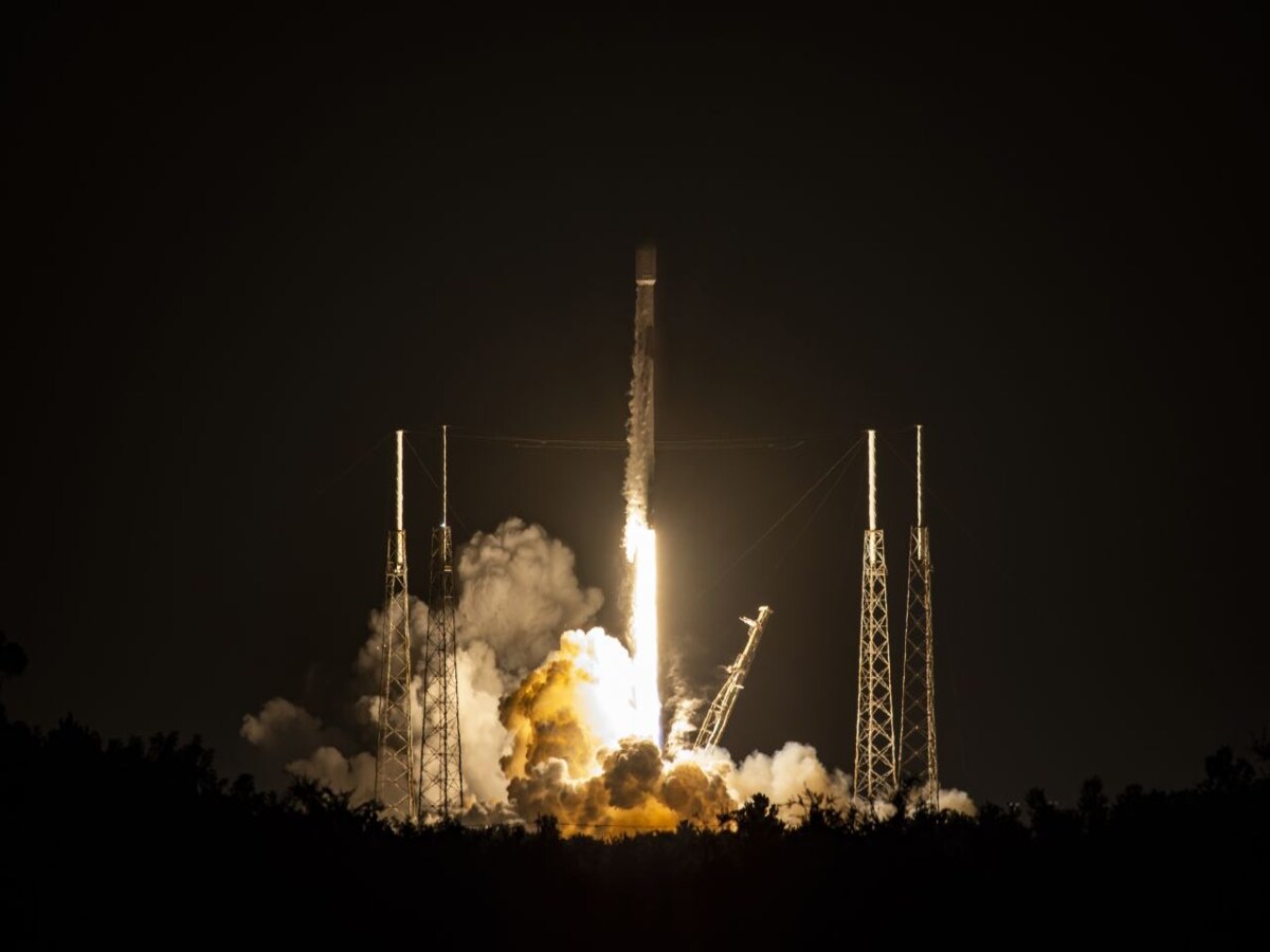 SpaceX Successfully Launches 22 Starlink Satellites, Achieving Milestone Booster Landing