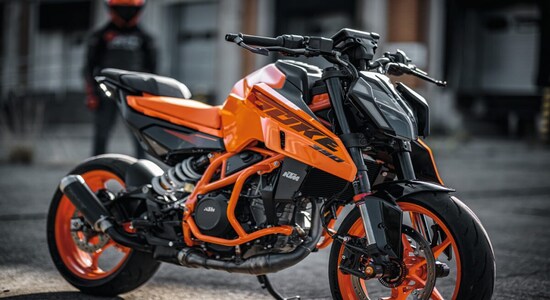 KTM unveils upgraded 390 Duke with 399cc engine, alongside new 250 and ...