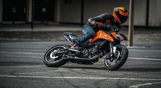 KTM unveils upgraded 390 Duke with 399cc engine, alongside new 250 and ...