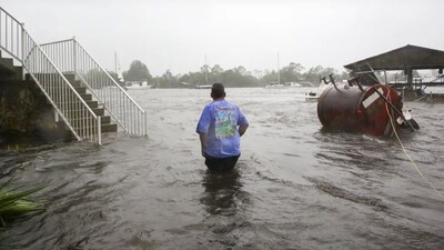 Hurricane Idalia unleashes fury on Florida and Georgia, swamping ...