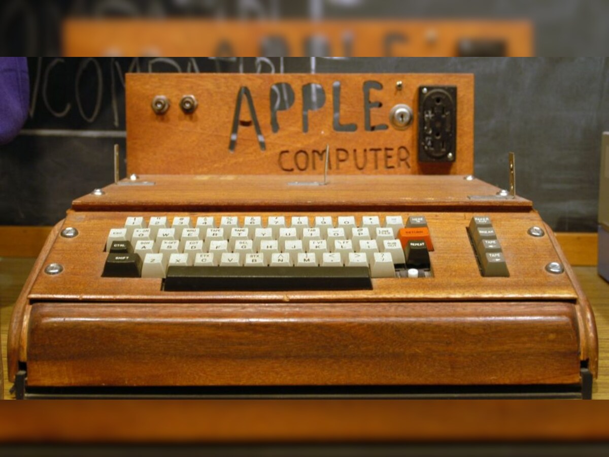 Apple's first computer, a collector's dream, could fetch $500,000 at  auction, Apple