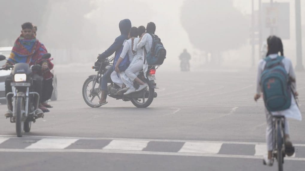 Delhi Air Quality Remains ‘very Poor’ With AQI At 338; Schools To ...