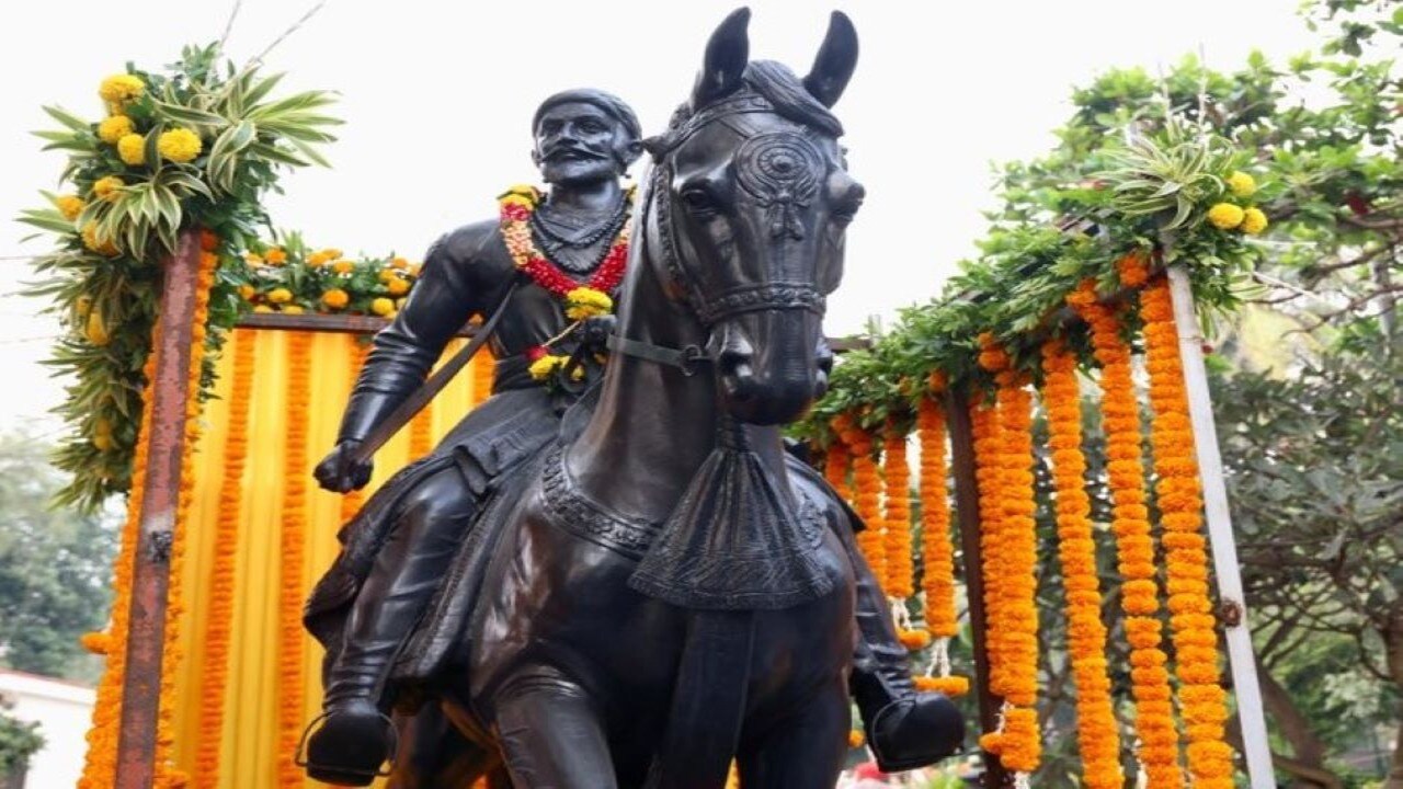 Maharashtra CM Eknath Shinde Unveils Shivaji Maharaj Statue In J&K’s ...